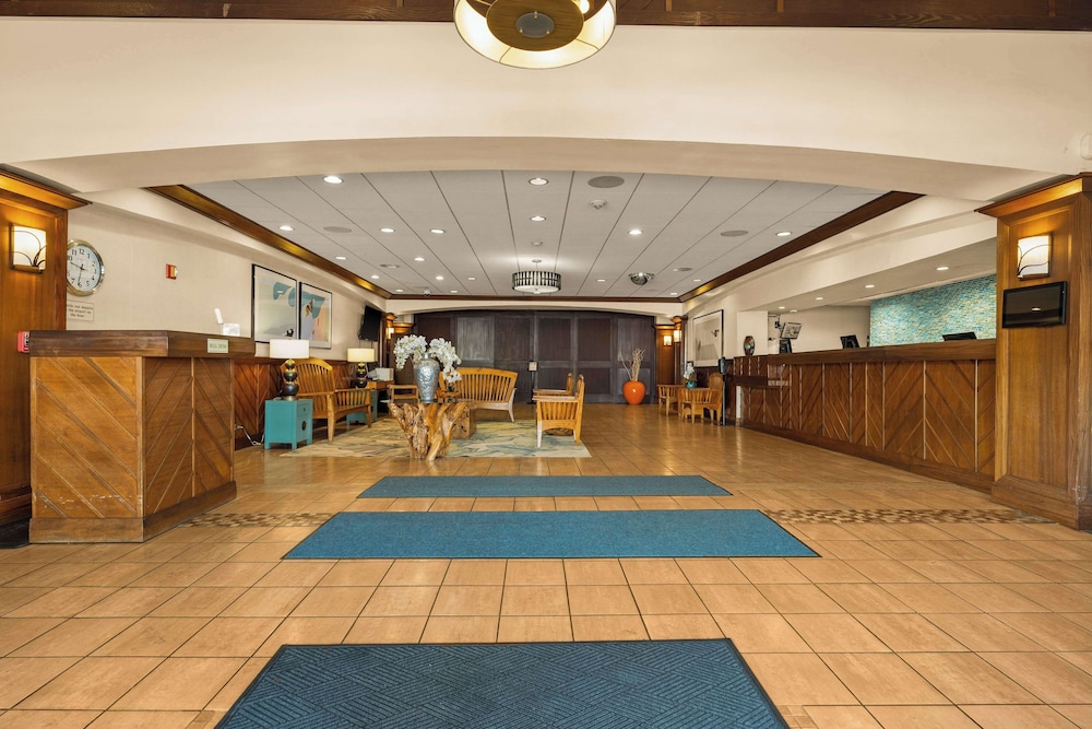 Airport Honolulu Hotel, Trademark Collection by Wyndham 10/63