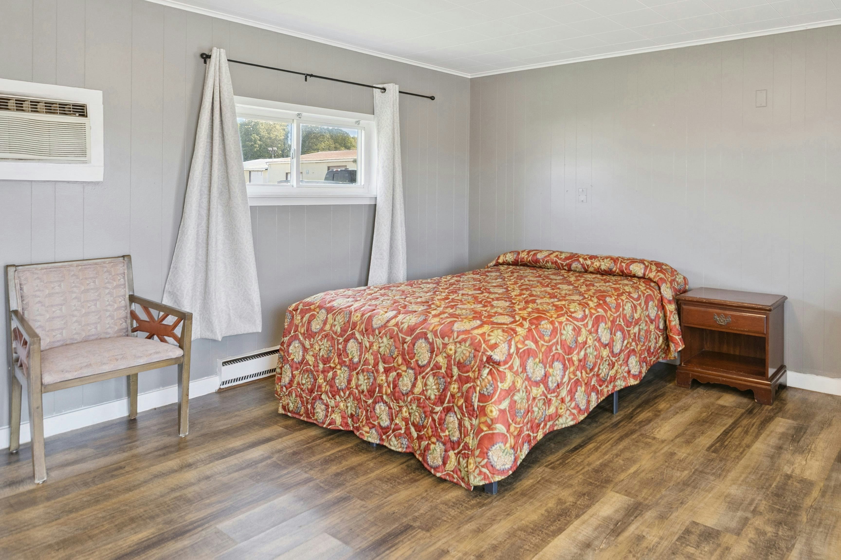 Room, Queen Bed