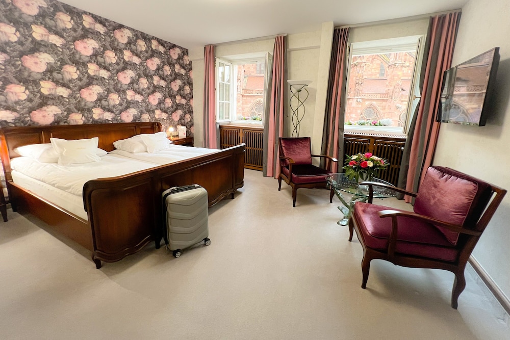 EXCLUSIVE, KING BED
