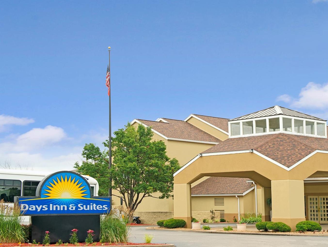 Days Inn & Suites by Wyndham St. Louis/Westport Plaza 1/27