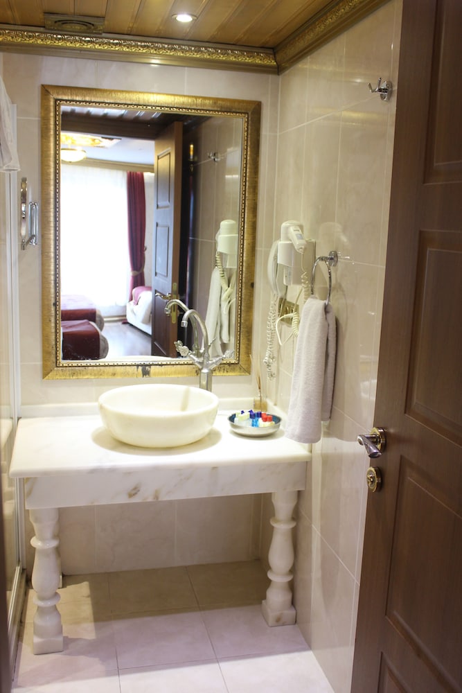 Marmara Deluxe Hotel 65/72
