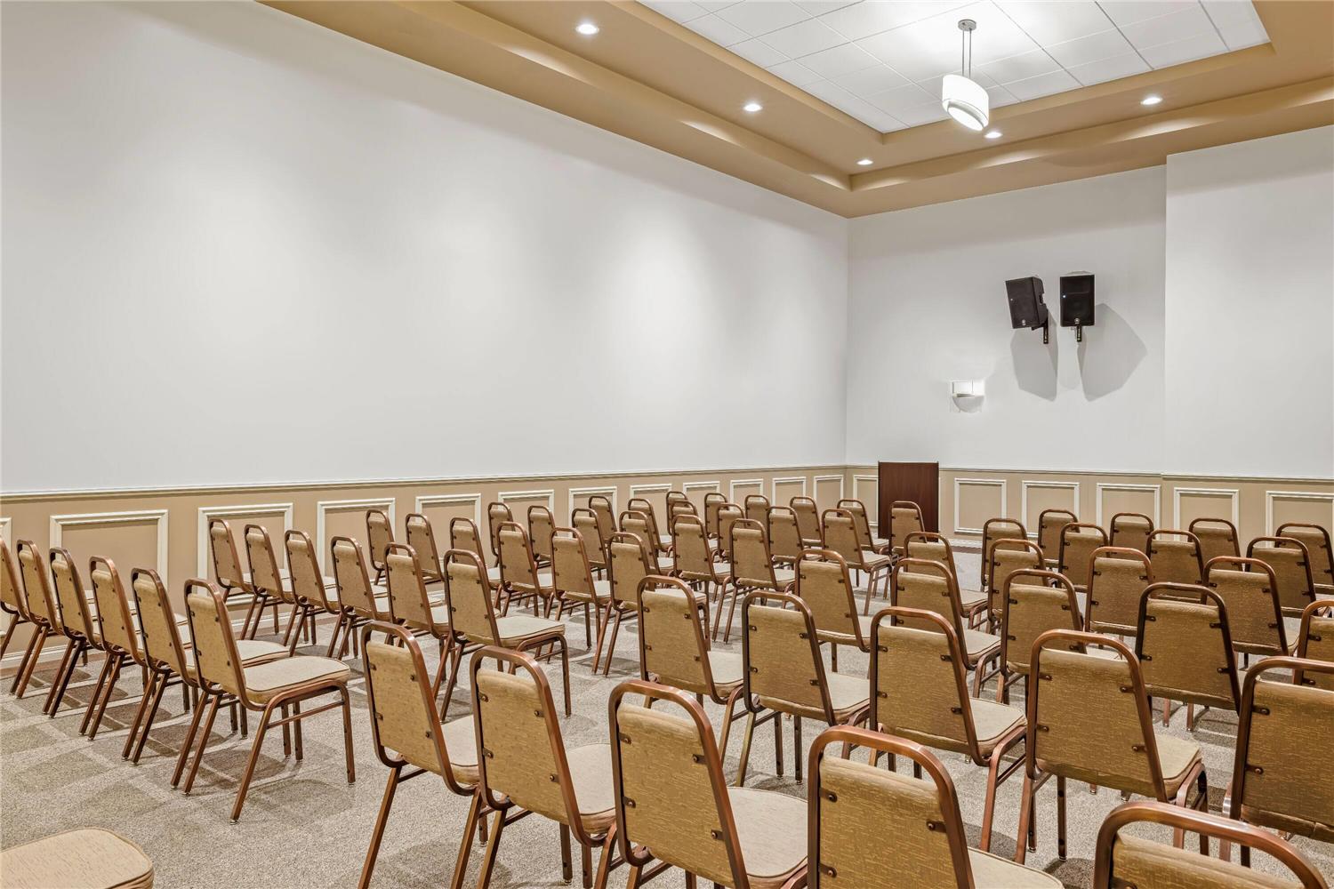 Days Inn & Suites by Wyndham Winkler 38/43