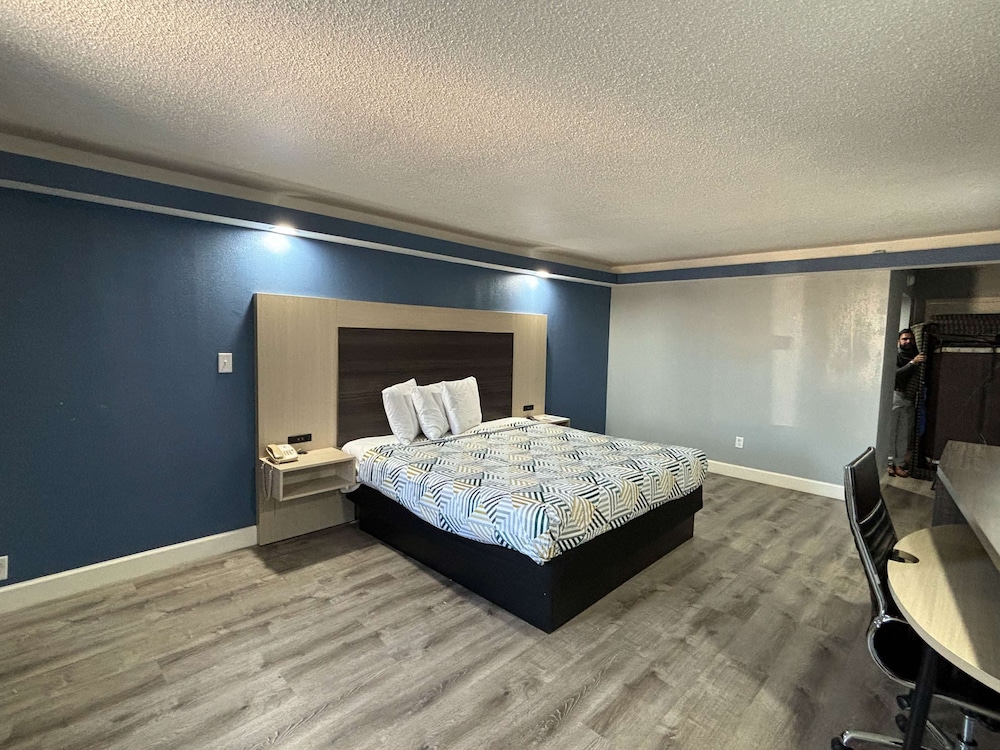 STANDARD, KING BED