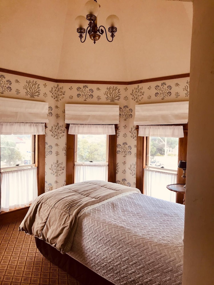 Pacific Grove Inn 41/79