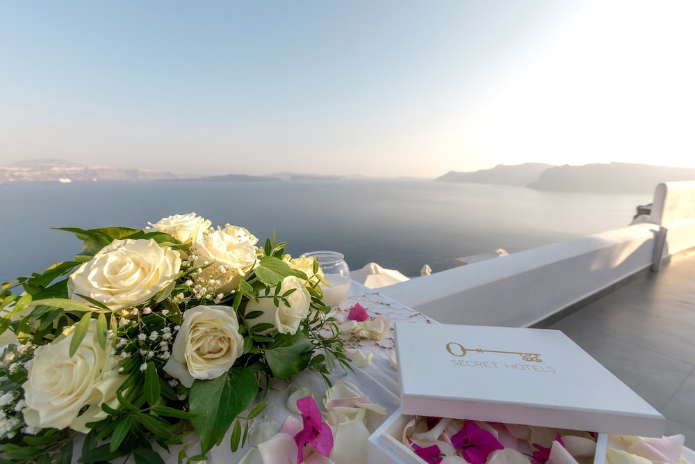 Santorini Secret Suites and Spa - Adults Only photo2