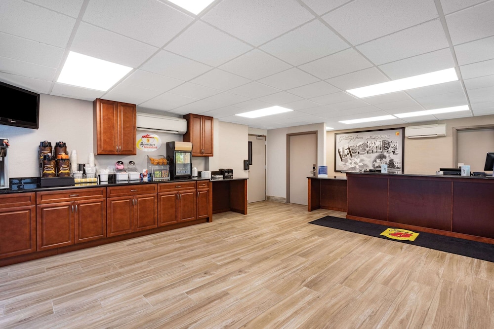 Super 8 By Wyndham Melbourne 4/43