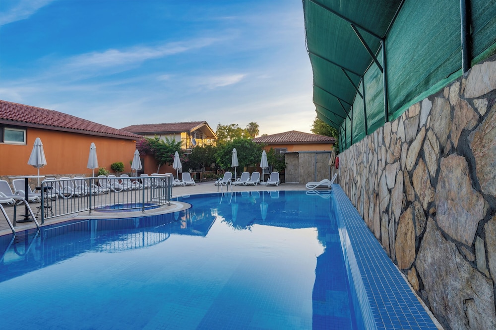 Ozlem Garden Hotel 37/62