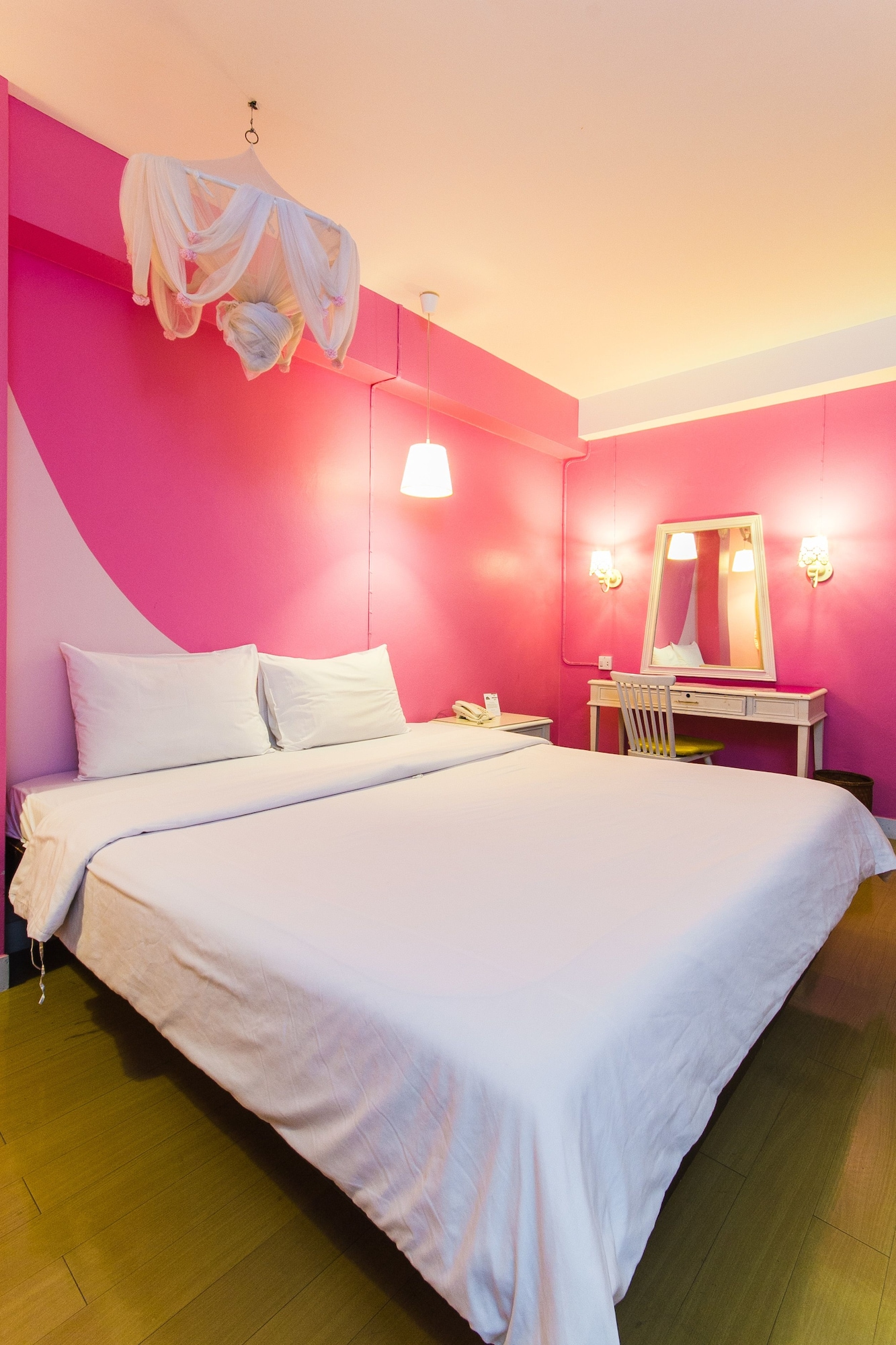 BOUTIQUE, DOUBLE BED