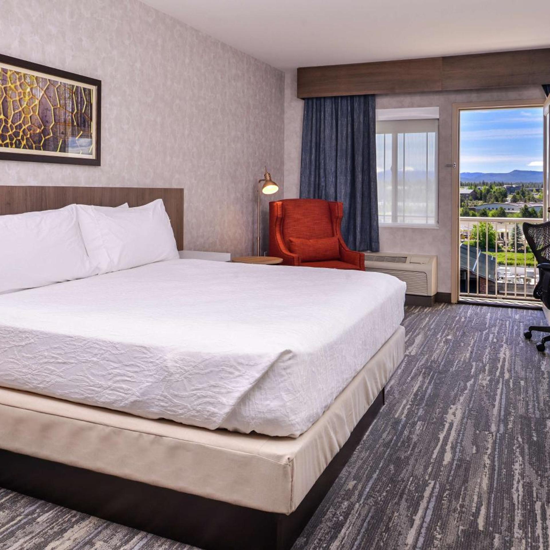 ROOM, KING BED, BALCONY