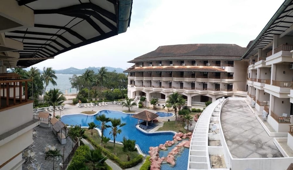 THE ORIENT STAR RESORT LUMUT 14/39