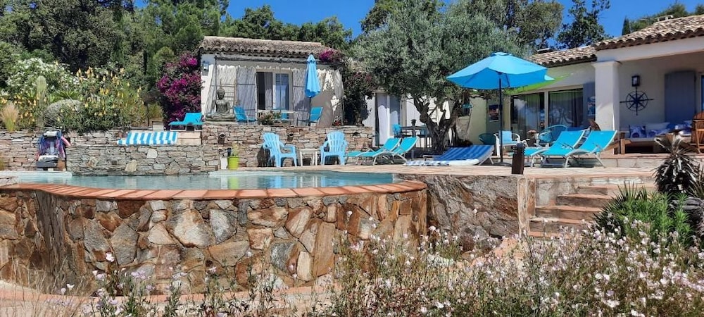 Villa Des Delices 40/48