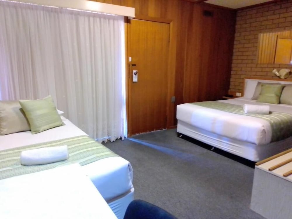 COUNTRY HOME MOTOR INN 5/28