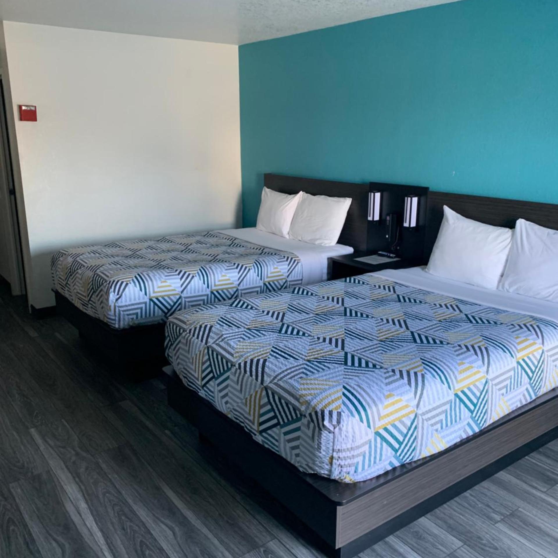 ROOM, QUADRUPLE