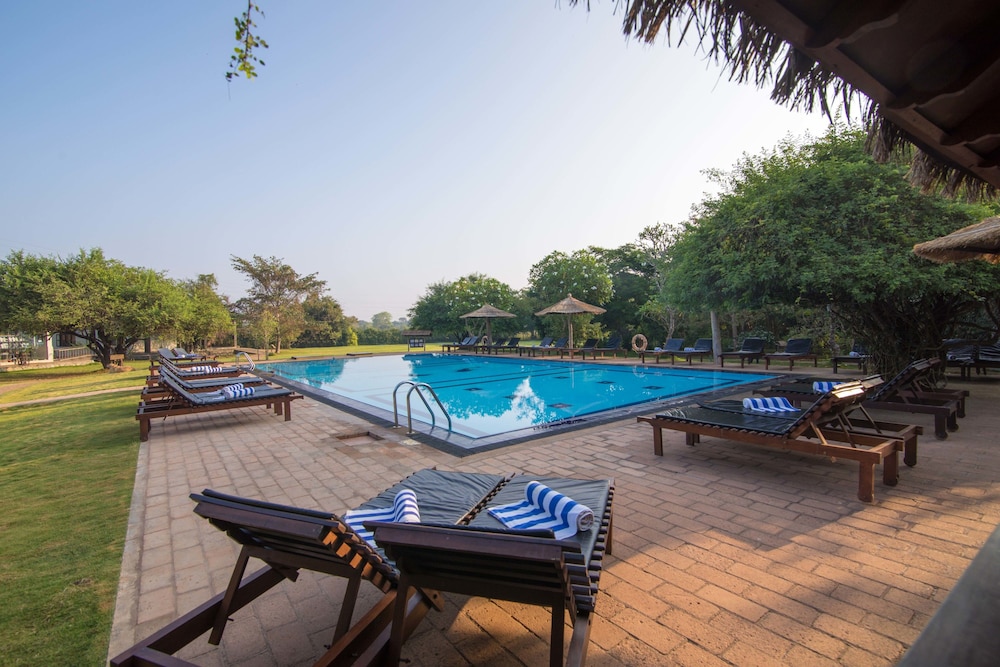 Camellia Resort And Spa 8/65