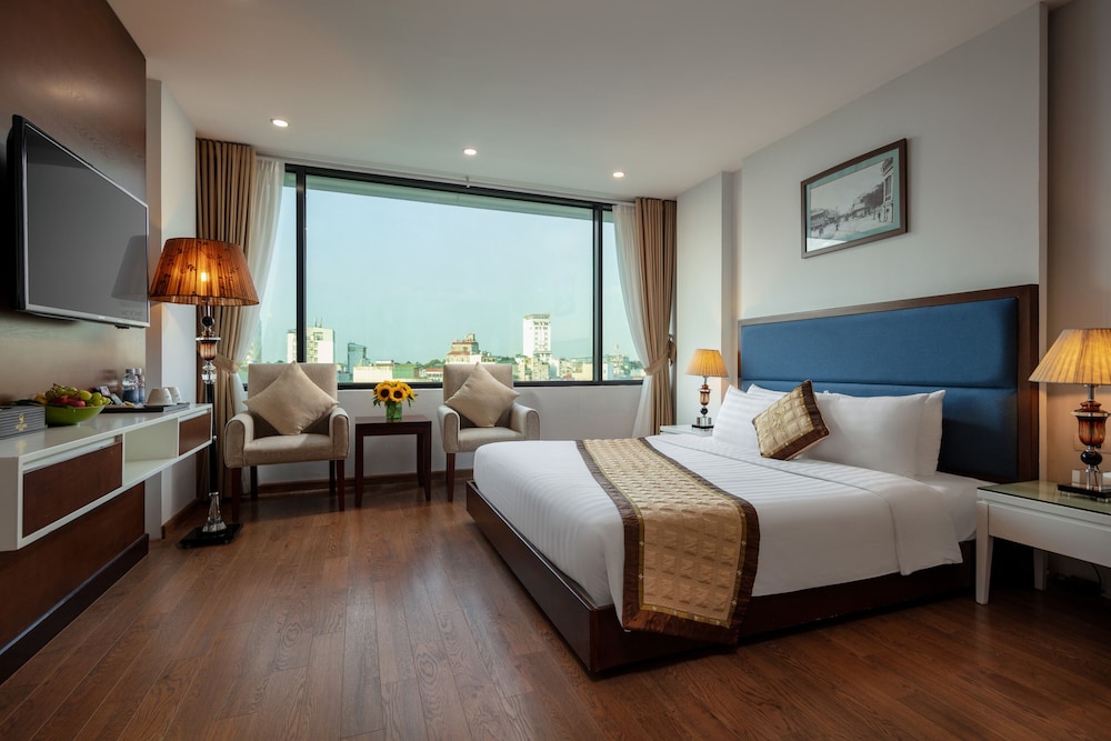 SKYLARK HOTEL 30/69
