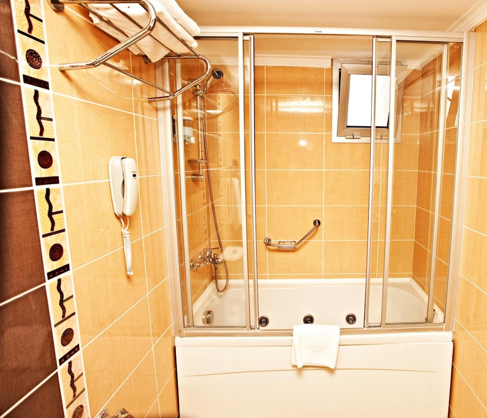 Duqqan Deluxe Hotel 62/63