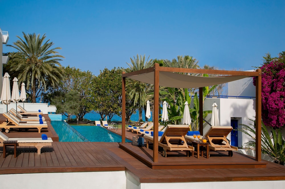 swimming pool spa