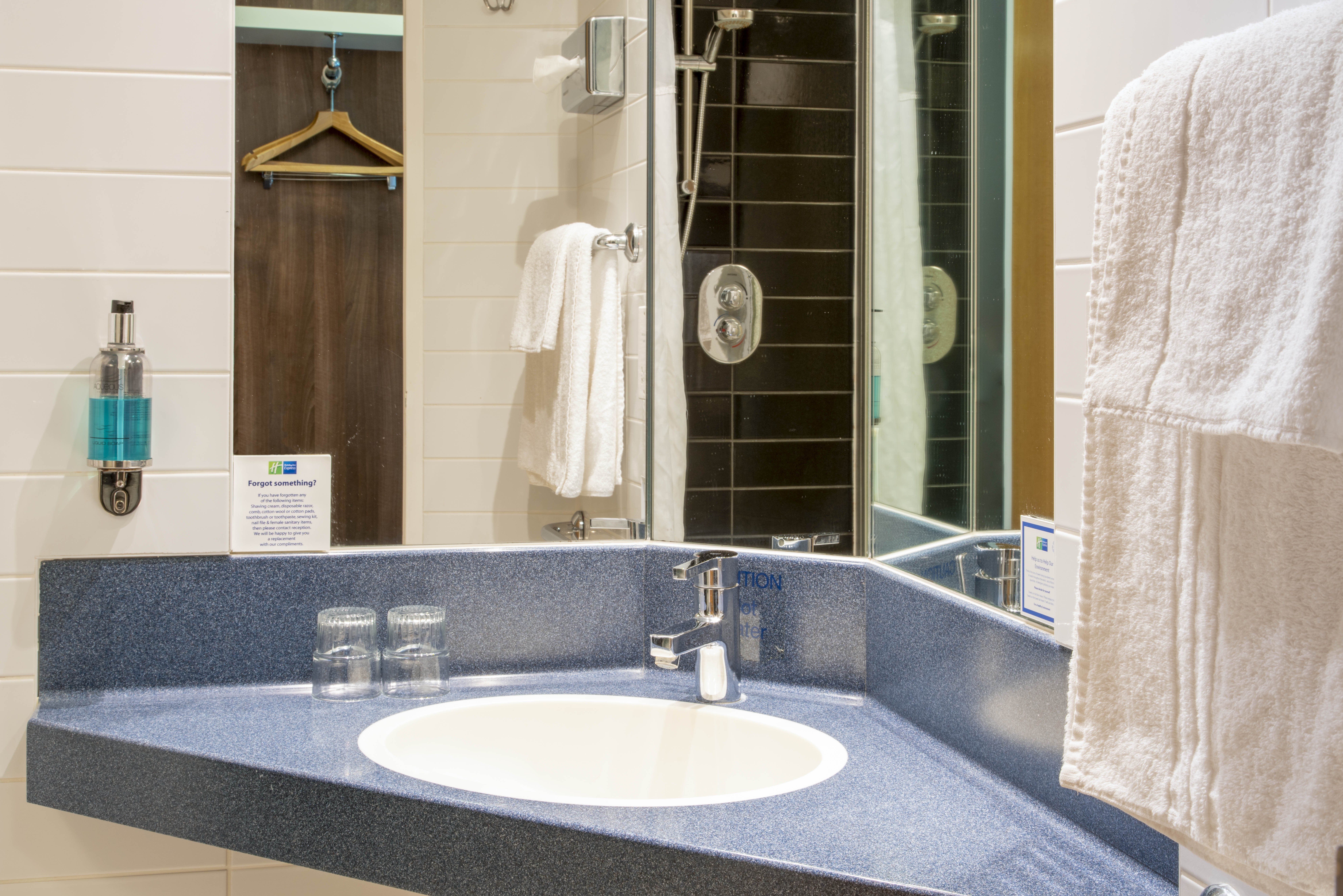 HOLIDAY INN EXPRESS YORK 70/72