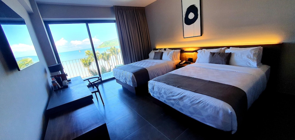 DELUXE, 2 DOUBLE BEDS, OCEAN VIEW