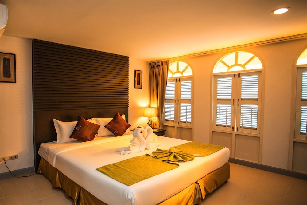 Patong Sino House 24/70