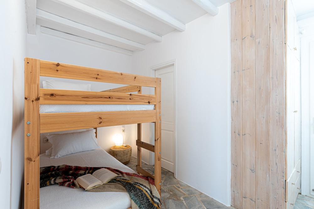 4 Bedrooms, Luxury, Villa, Bunk Bed, 3 Queen Beds, Sea View, Sofa, Pool Access, Villa Thelgo 7/7