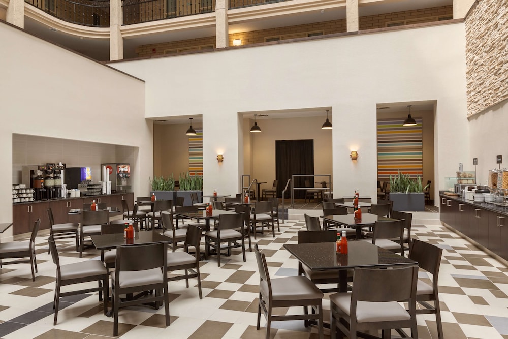 Embassy Suites Baton Rouge 38/47