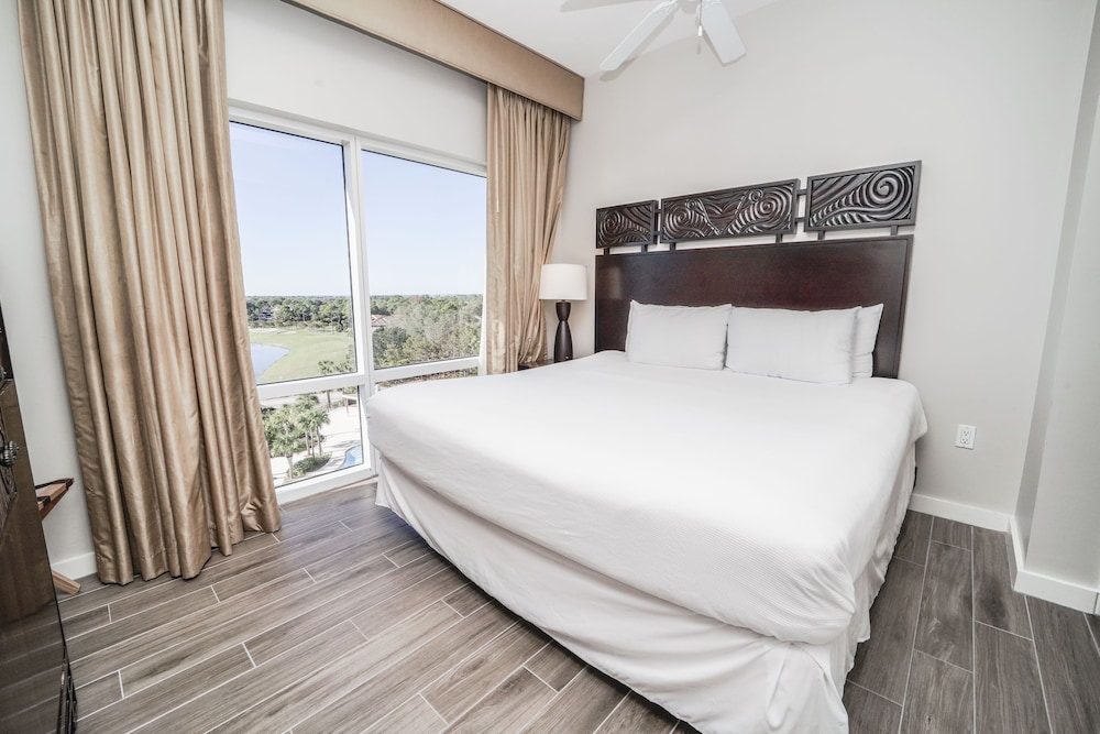 Luau Resort by Panhandle Getaways 12/50