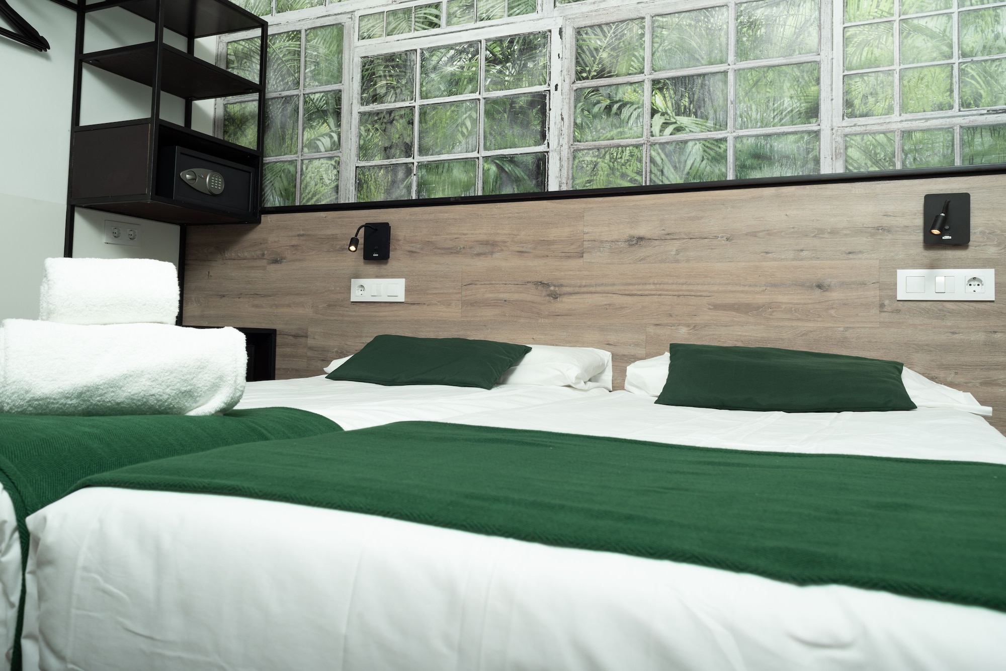 SUPERIOR, SUITE, TWIN BEDS, BALCONY