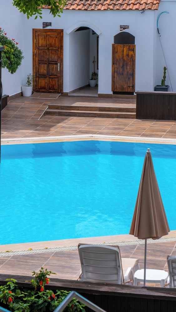 Flora Bodrum Hotel 33/63