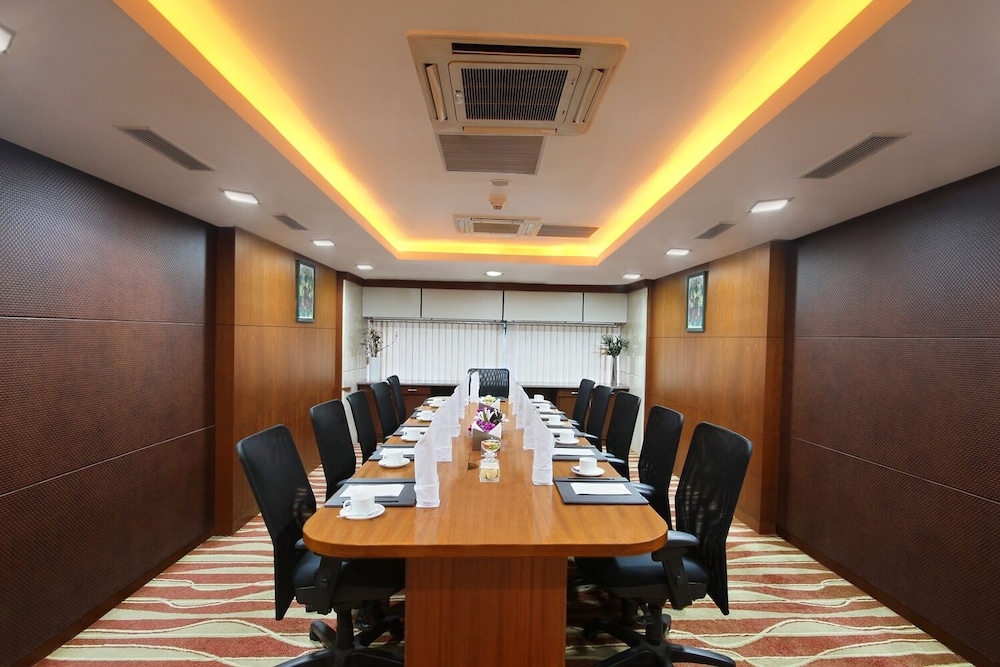 Fortune Select JP Cosmos, Bengaluru 63/70