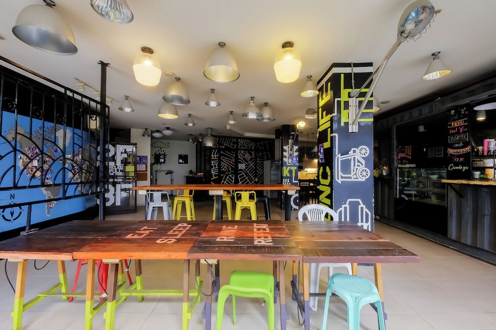 Junction Hostels 42/50