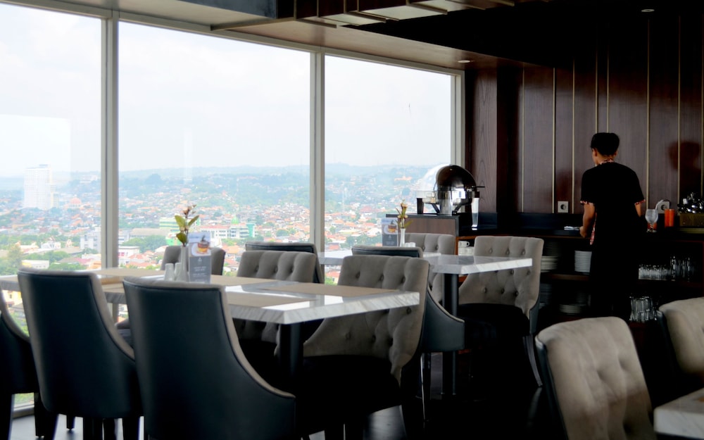 Louis Kienne Hotel Simpang Lima 51/67