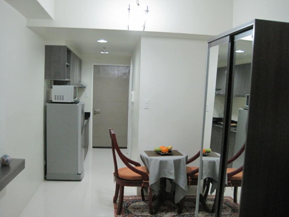 Premium Residence The Currency Ortigas 40/50