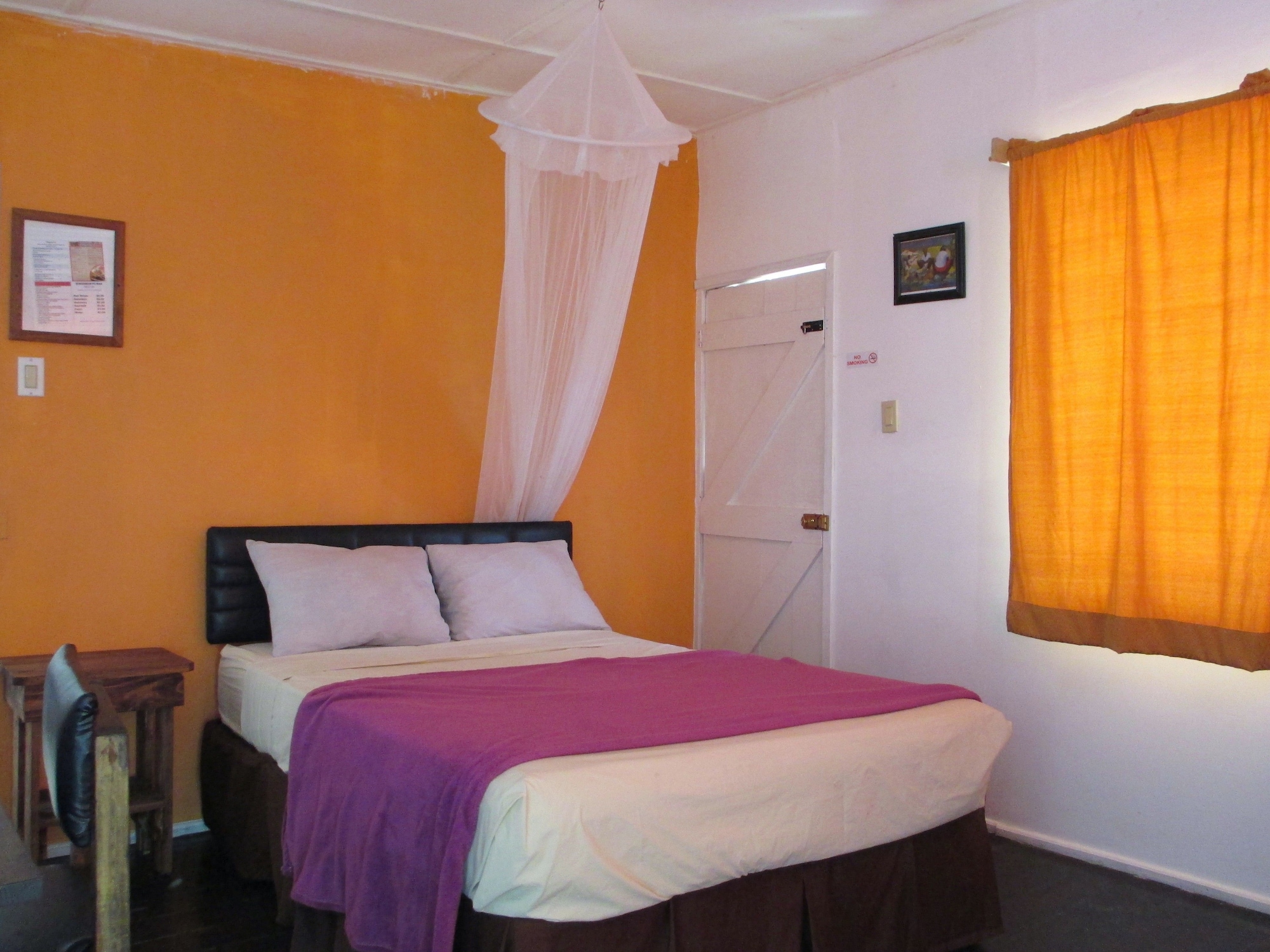 BASIC, QUEEN BED, PRIVATE BATHROOM, GARDEN AREA