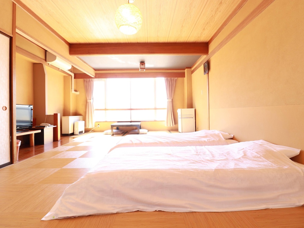 HOLLYWOOD, TWIN BEDS