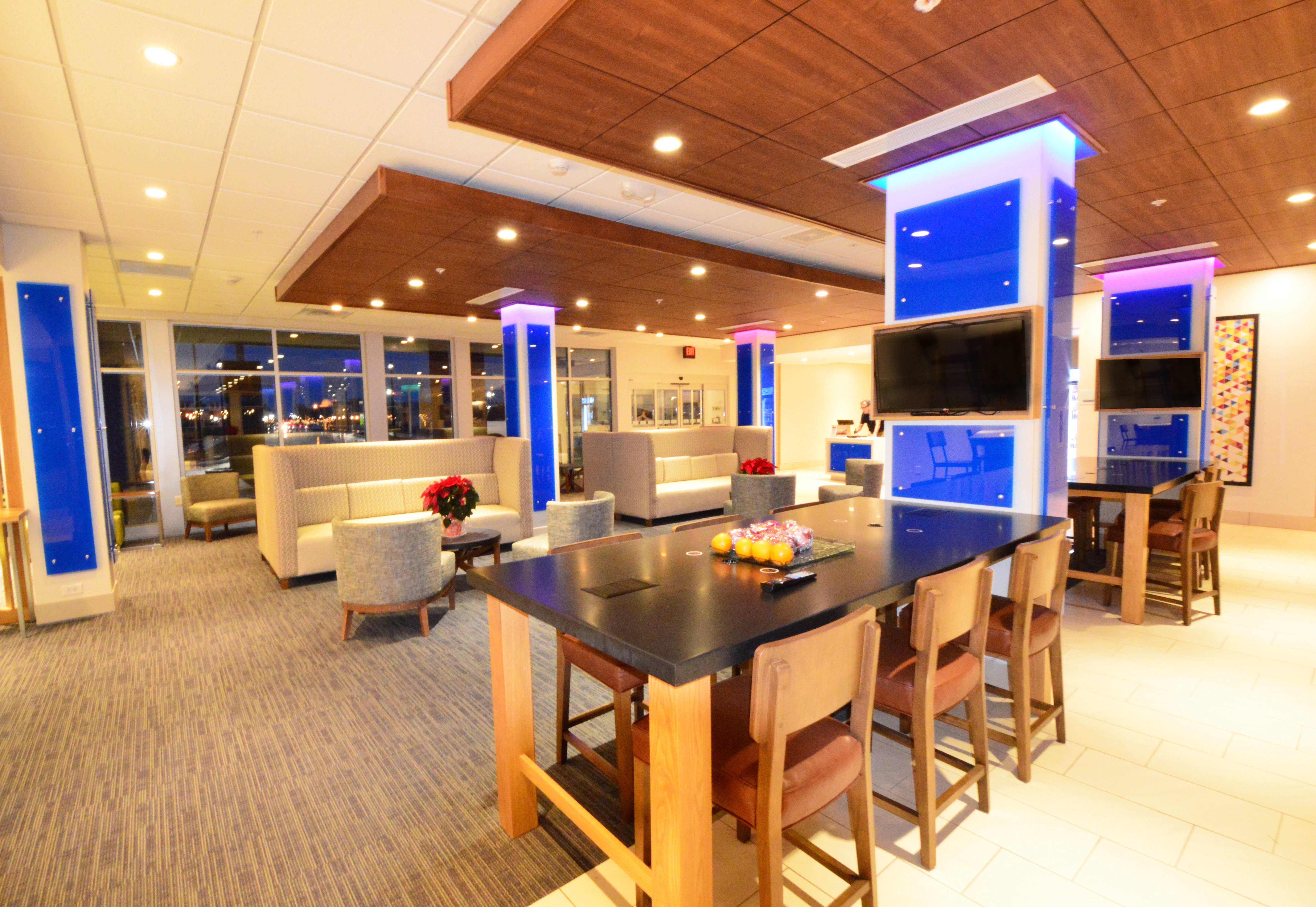 HOLIDAY INN EXPRESS & SUITES TOLEDO SOUTH - PERRYSBURG 32/53