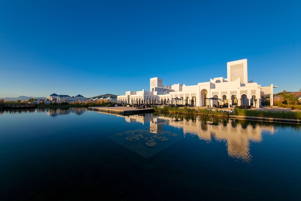 Banyan Tree Tamouda Bay 85/87