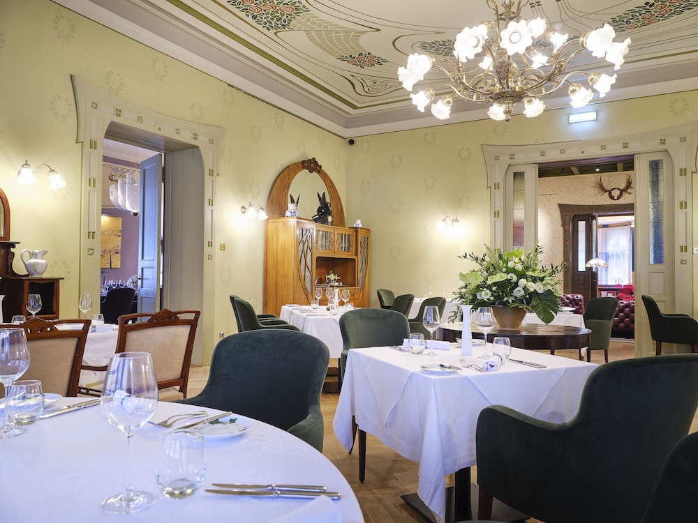 Villa Ammende Restoran and Hotell 32/50