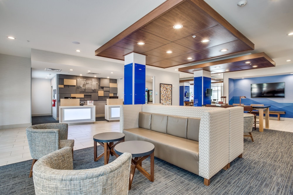 Holiday Inn Express and Suites Denton South 19/71