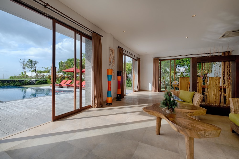 Kutus Kutus Keramas Villa 42/51