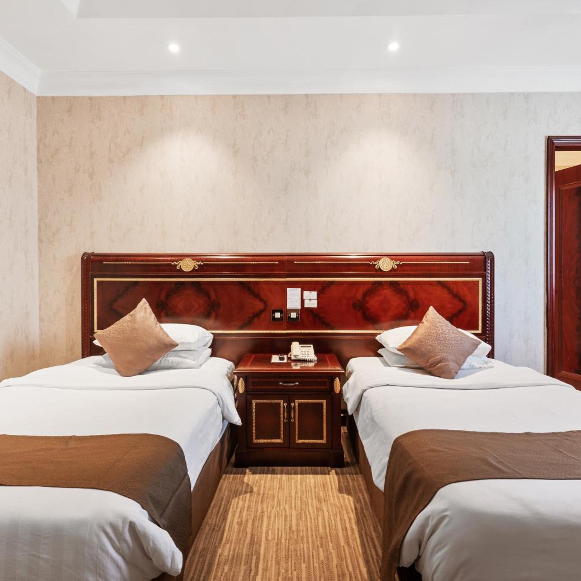 Chairmen Hotel 18/50