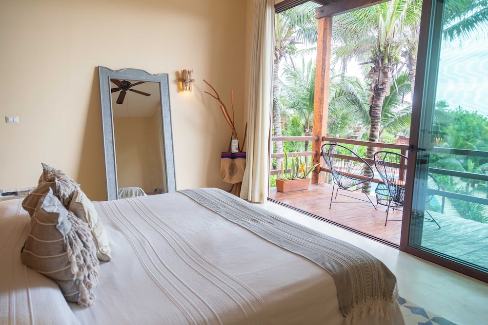 SUITE, SEA VIEW, BALCONY