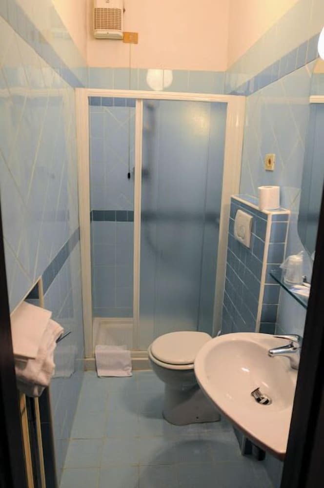 Hotel Albergo Italia 30/33