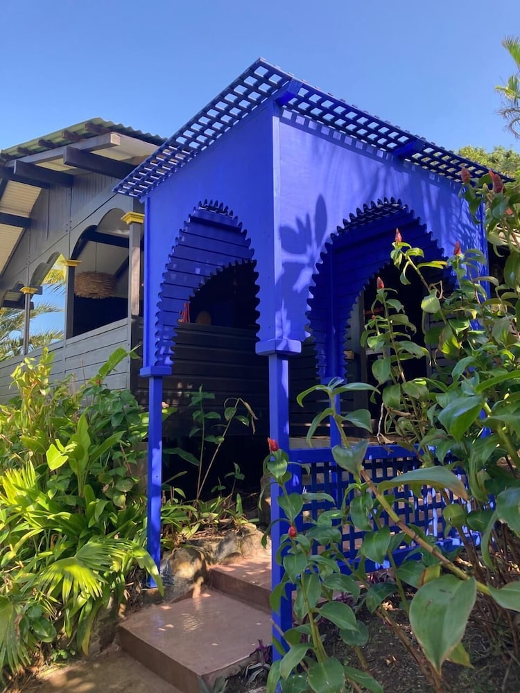 Piton Bungalows 6/50