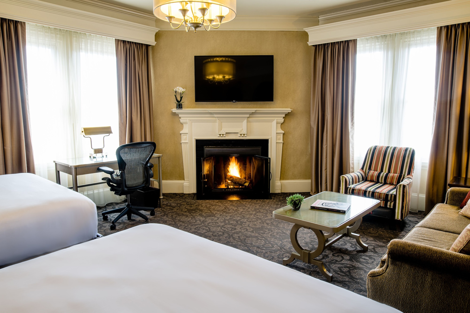 EXECUTIVE, KING BED