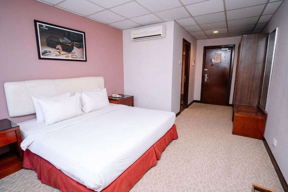Jewels Hotel 13/46