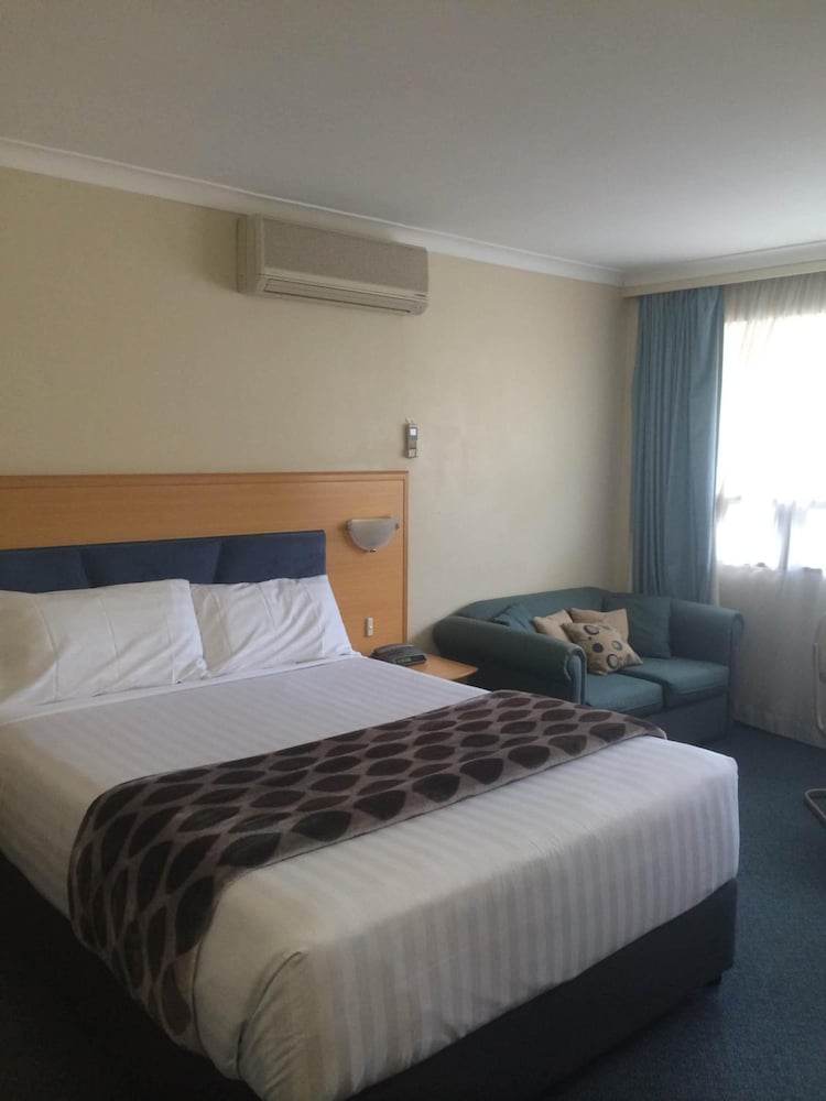 PARK MOTOR INN 20/54
