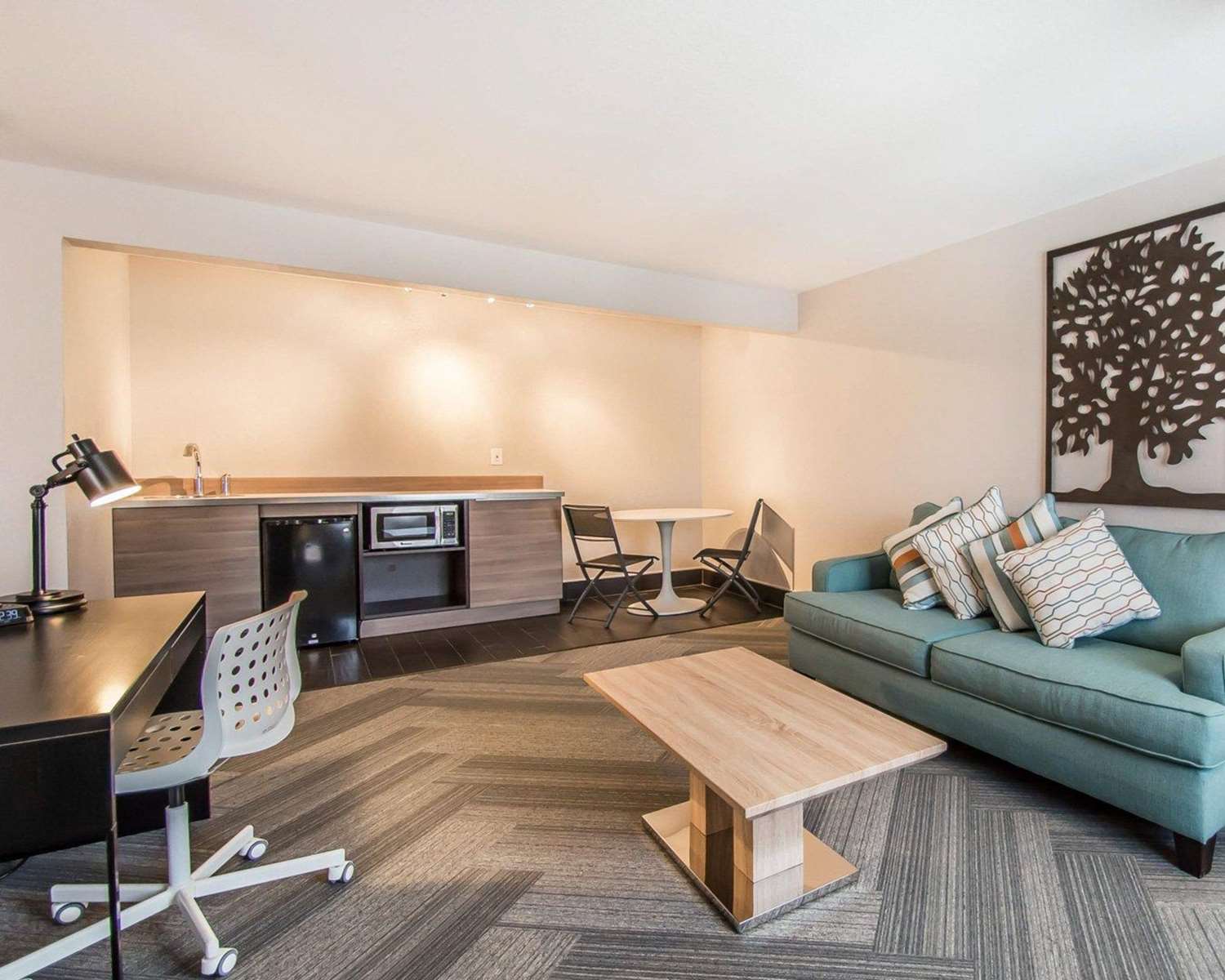 Quality Inn Suites By the Parks 16/30