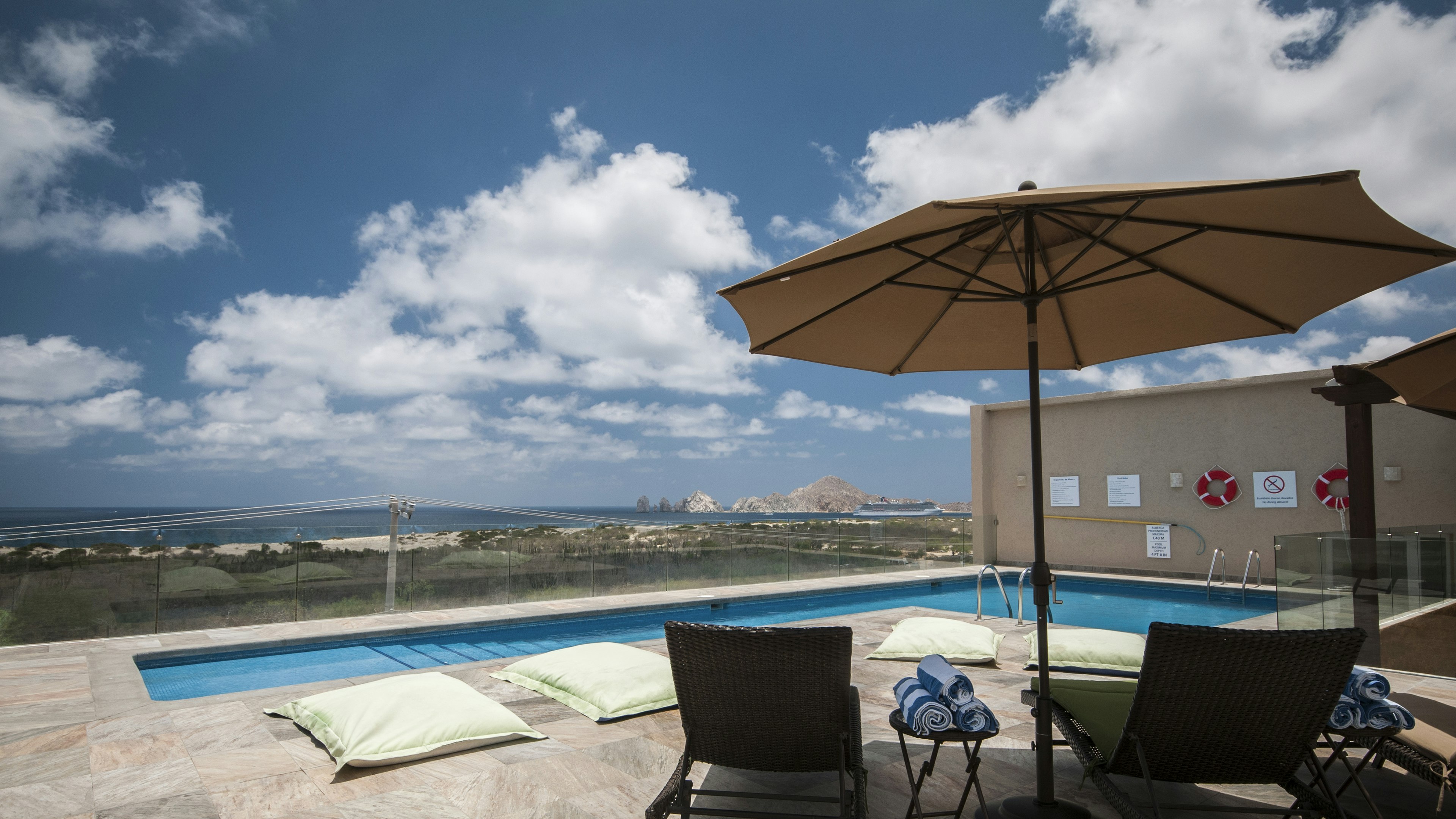 Holiday Inn Express Cabo San Lucas 68/71