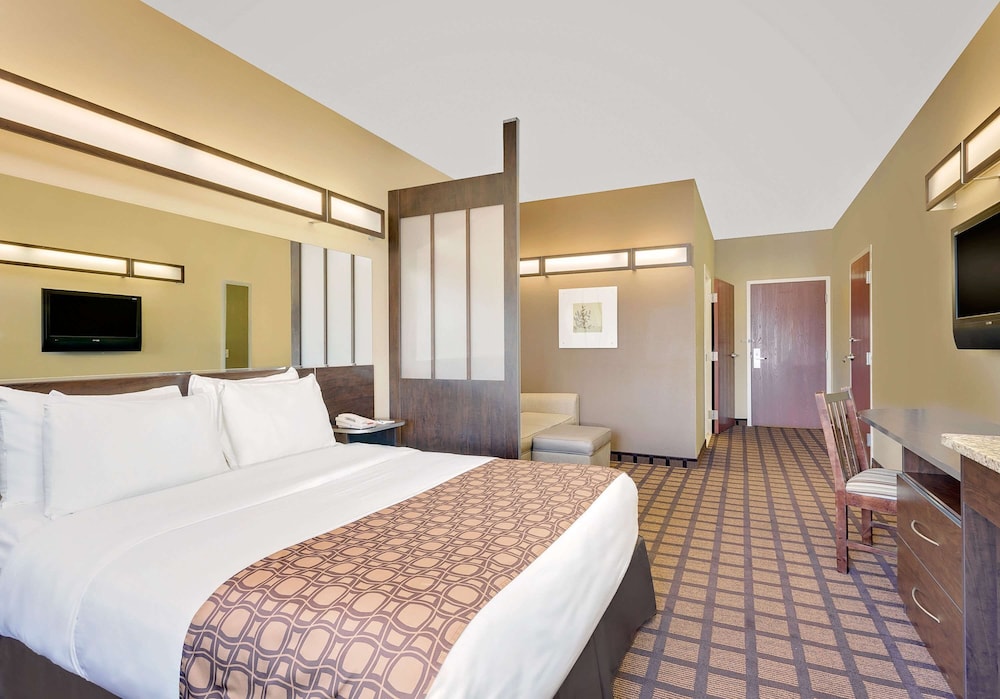 Microtel Inn & Suites by Wyndham Perry 4/20